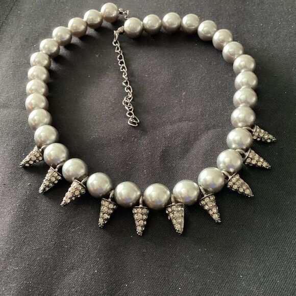 Grey faux pearl necklace with rhinestones. J0101 - Picture 1 of 5